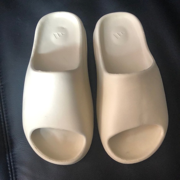 adidas Shoes - *Used* Yeezy Slides size 5